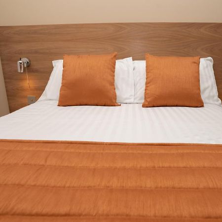 Eagle Hotel Luton Airport Extérieur photo