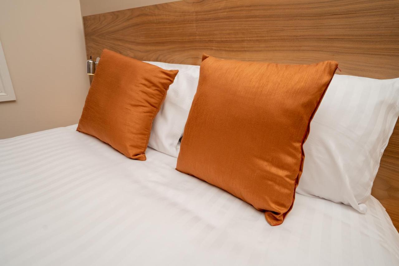 Eagle Hotel Luton Airport Extérieur photo